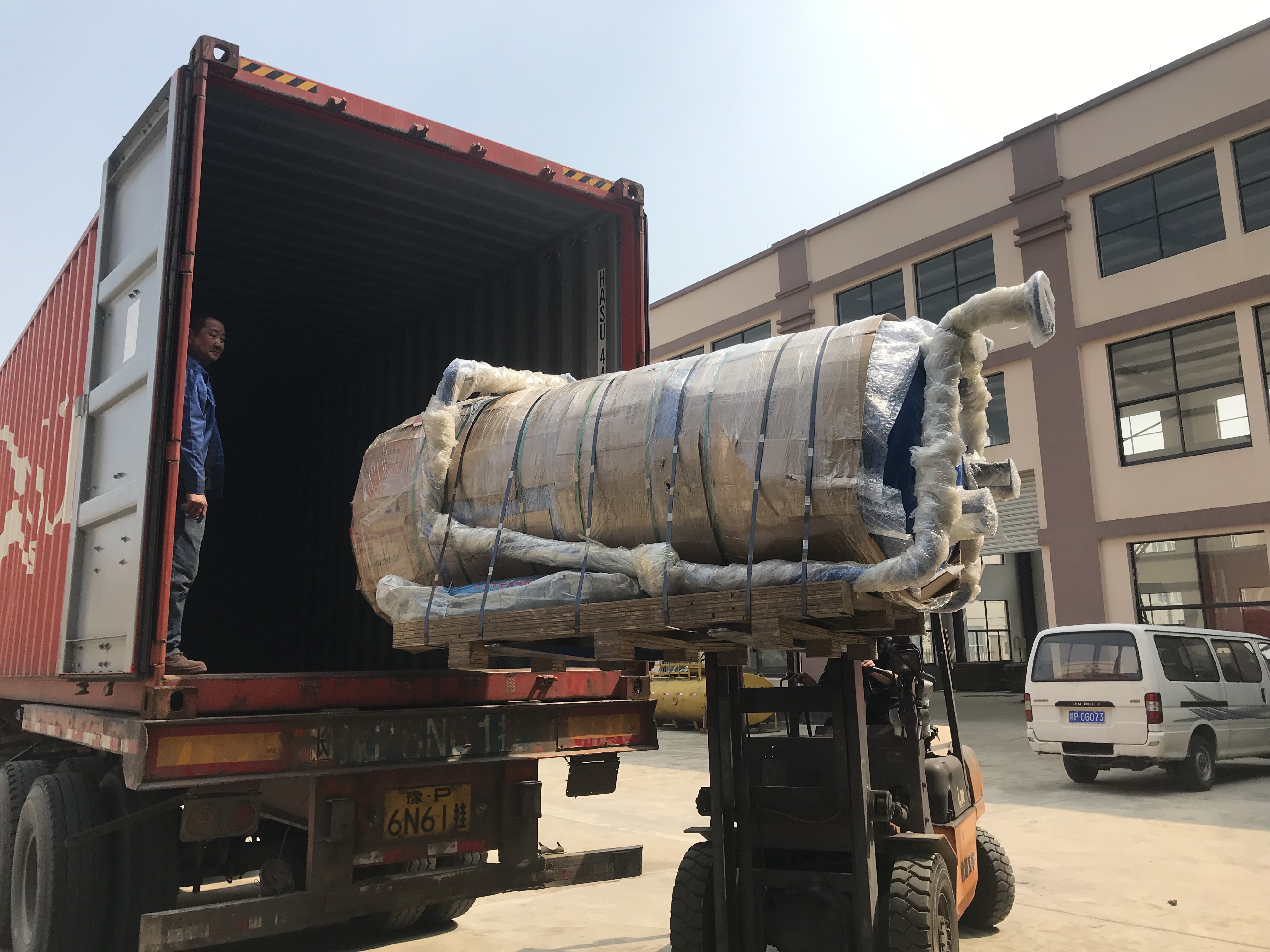 AC1F7998F166A3FF4DF714BA28195195