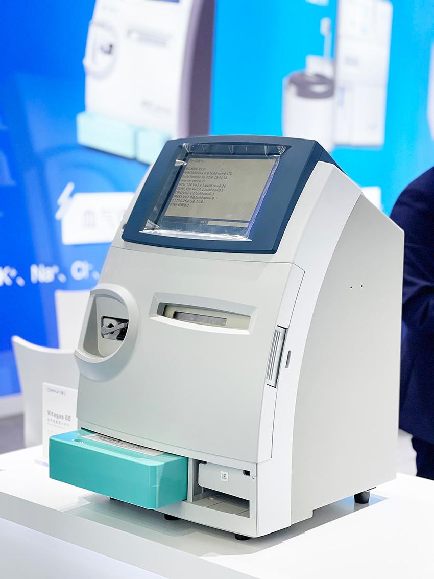 Touch Screen Blood Gas Electrolyte Analyzer Automatic Gas Blood Analyzer Machine Multi-parameter 10.4 Inch LCD